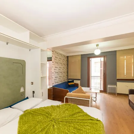 Opera House Hotel 2*