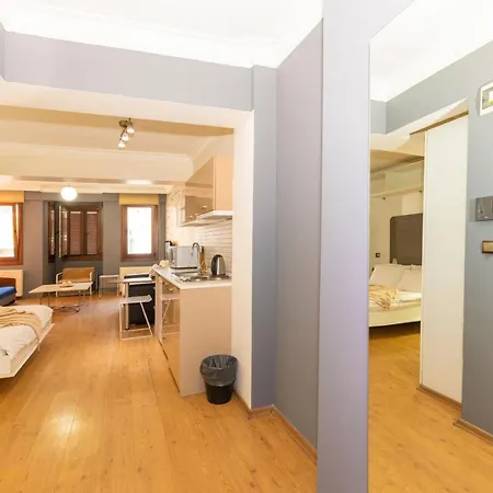 Opera House Hotel 2*